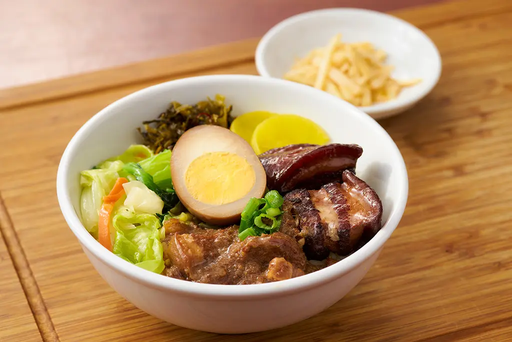 886食堂の台湾魯肉飯 八角香る豚肉煮込みのルーローハン